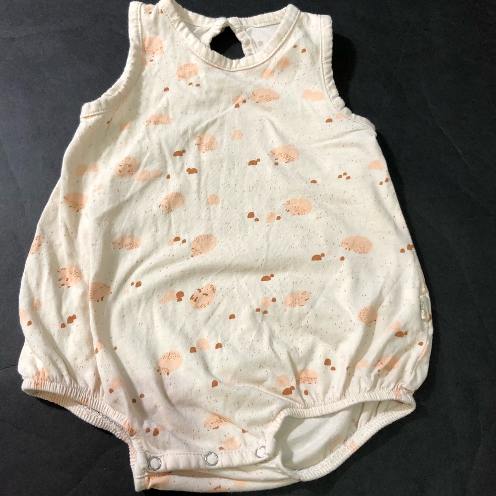 Red caribou hedgehog bubble